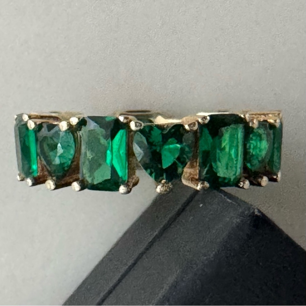 SHYMI Women's Heart & Emerald Green
Cubic Zirconia Eternity Ring - Picture 4 of 8